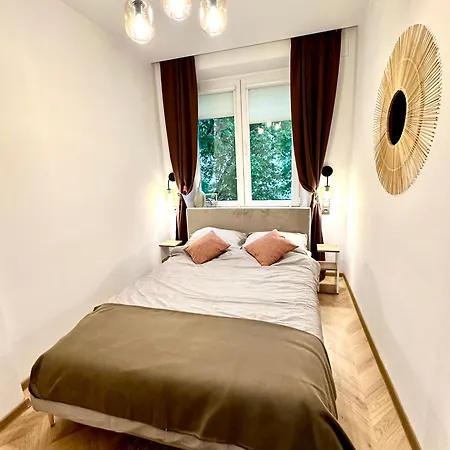 Park House Deluxe- Free Parking Apartment